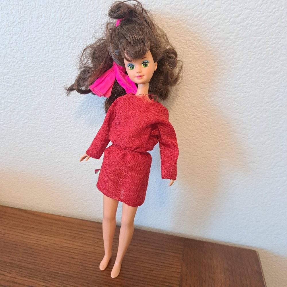 Vintage 1987 Mattel courtney Barbie Doll Green Eyes Brunette Red Glitter Dress F